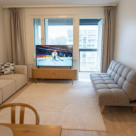 Renovated Family Apartment, Close To Public Transport *