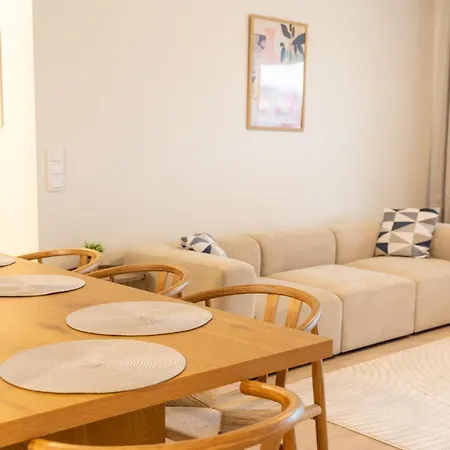 Renovated Family Apartment, Close To Public Transport *