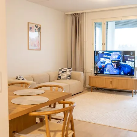 Renovated Family Apartment, Close To Public Transport *