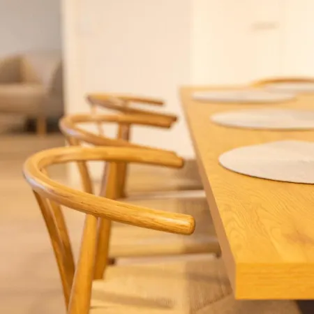 Renovated Family Apartment, Close To Public Transport 公寓