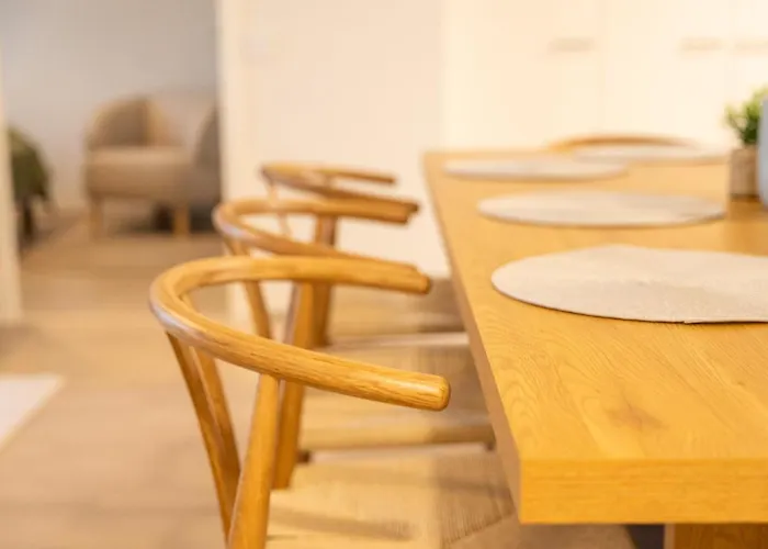 Renovated Family Apartment, Close To Public Transport 公寓