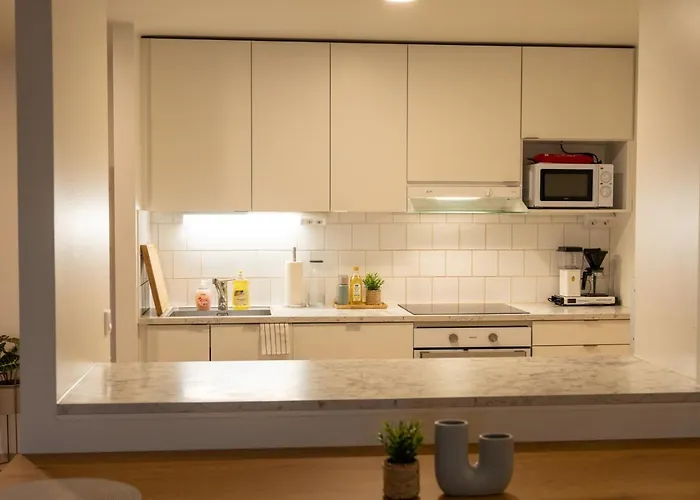 Renovated Family Apartment, Close To Public Transport 公寓 *